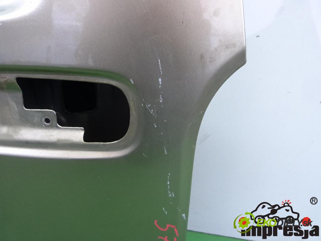 Jeep Cherokee KJ 2001-2008 2.8 CRD 163 hp  120 kW 2800 cm3  zadní část kapota  (Zadní kapoty)