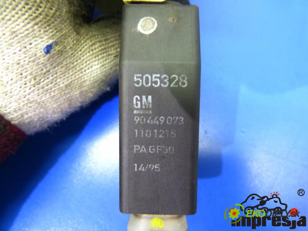 Opel Omega B 1994-2003 2.0 16V 136hp  100 kW 2000 cm3  zámok přední část pravý