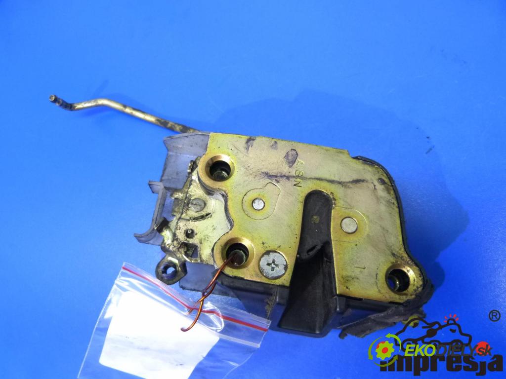 Toyota Corolla E11 1997-2002 1.3 16V   1300 cm3  zámok predný ľavy