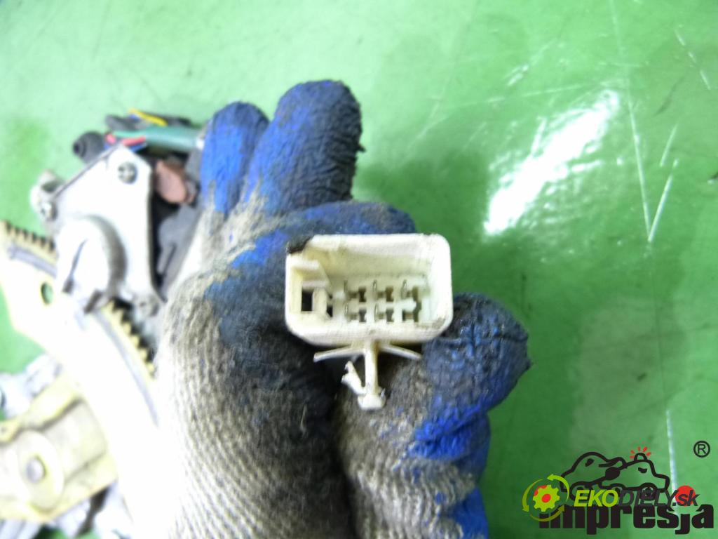 Toyota Corolla E11 1997-2002 1.3 16V 86 HP  63 kW 1300 cm3  Mechanizmus predný ľavy