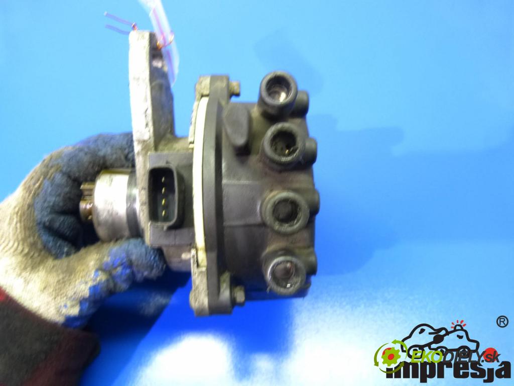 Mazda Xedos 6 2.0 V6 140 HP  103 kW 2000 cm3  Rozdeľovač -  (Rozdeľovače)