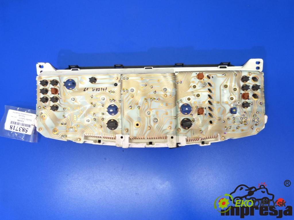 Mazda Xedos 6 2.0 V6 140 hp  103 kW 2000 cm3  prístrojovka  (Přístrojové desky, displeje)