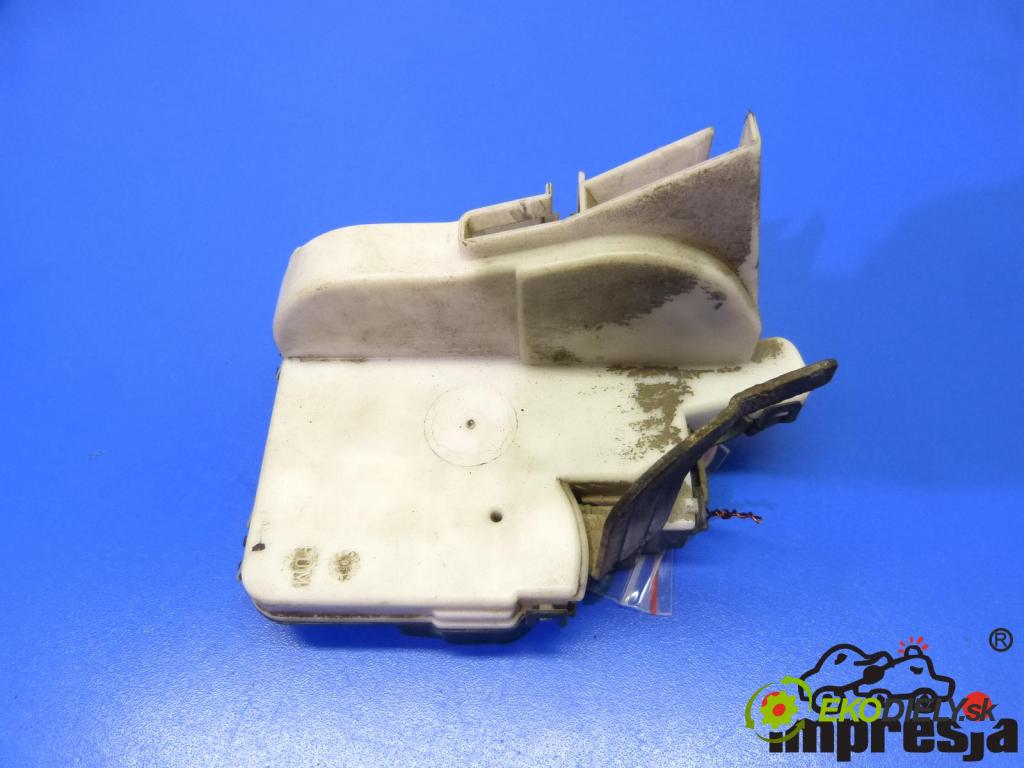 Vw Polo III 6N 1994-2001 1.4 8V 60 hp  44 kW 1400 cm3  zámok zadní část levý 