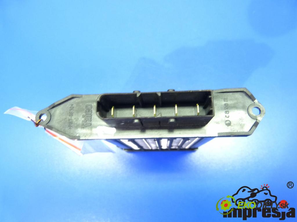 Renault Clio III 2005-2012 1.5 DCI 68 hp  50 kW 1500 cm3  topné těleso radiátor topení  (Radiátory topení)