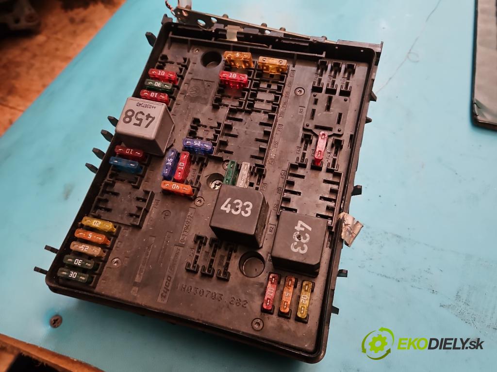 Vw Touran I 2003-2015 2.0 TDI 136hp  100 kW 2000 cm3 5- skříňka pojistková  (Pojistkové skříňky)