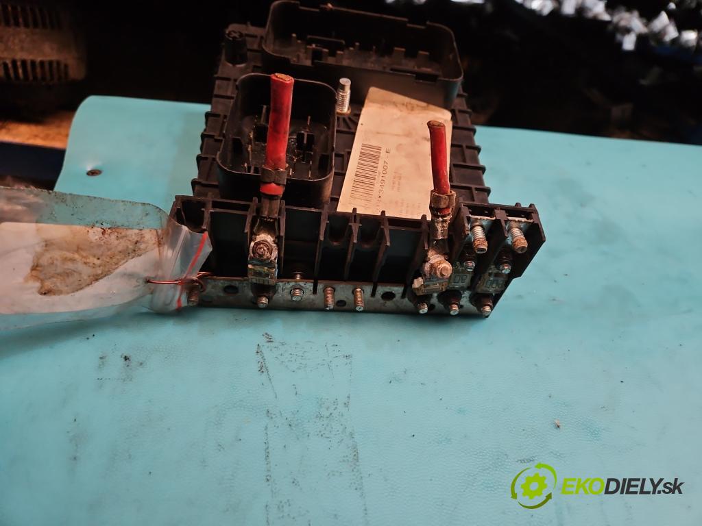 Vw Touran I 2003-2015 2.0 TDI 136hp 100 kW 2000 cm3 5- skříňka pojistková (Pojistkové skříňky)