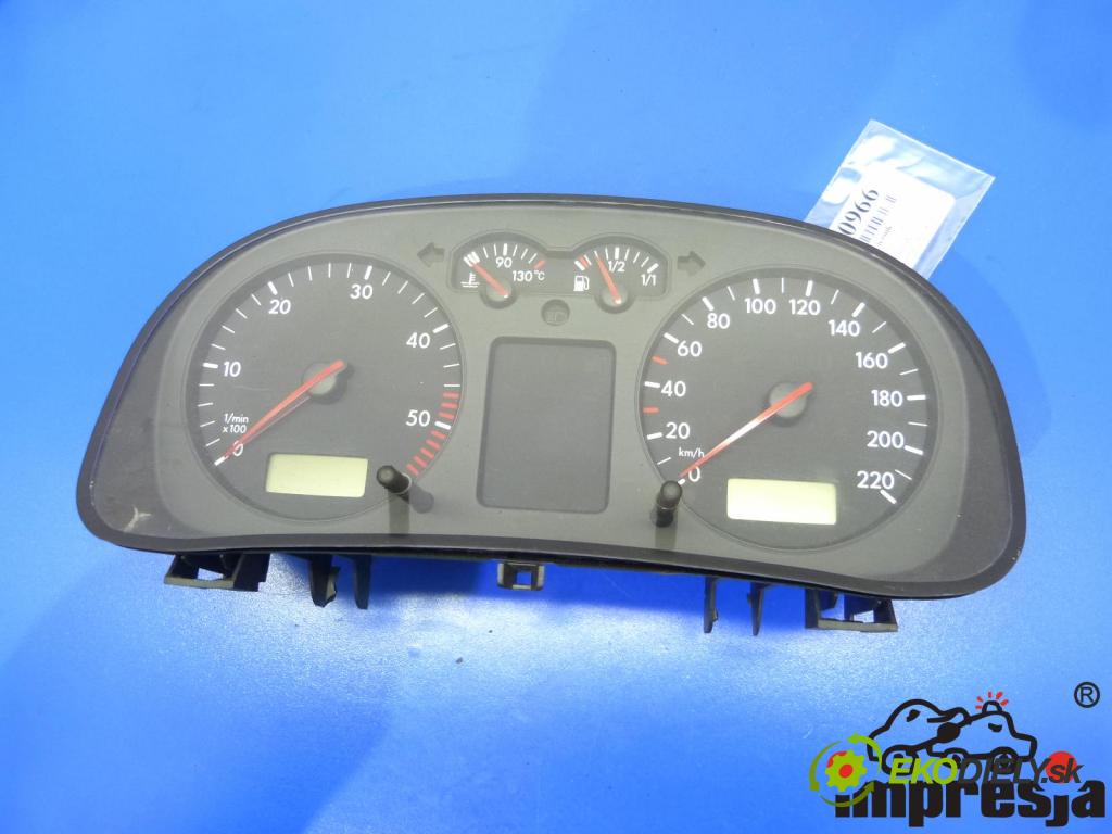 Vw Bora 1.9 TDI 90 hp  66 kW 1900 cm3  prístrojovka  (Přístrojové desky, displeje)