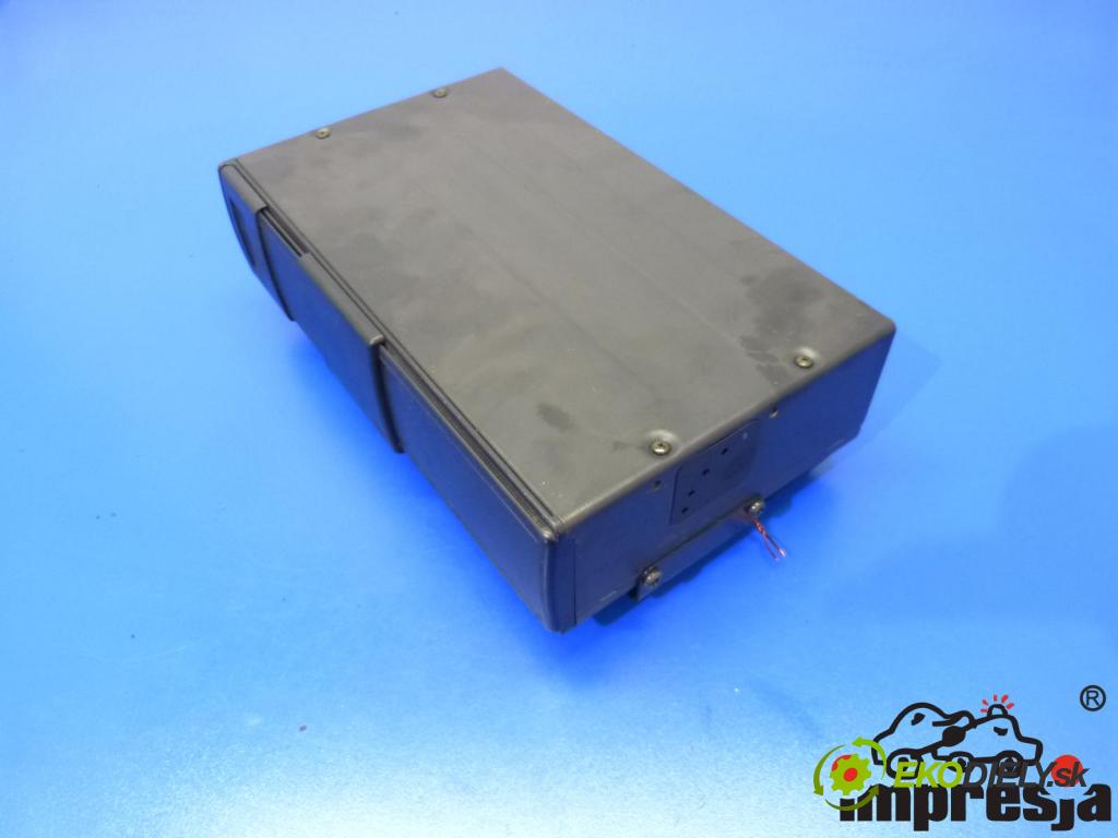 Rover 75 2.0 CDTI 116 hp  85 kW 2000 cm3  měnič CD  (CD měniče)