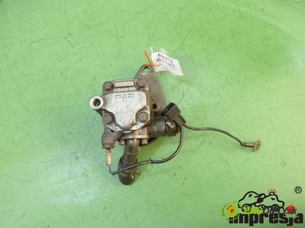 Mazda 323f 1.8 16V 114 HP  84 kW 1800 cm3  Pumpa servočerpadlo  (Servočerpadlá, pumpy riadenia)