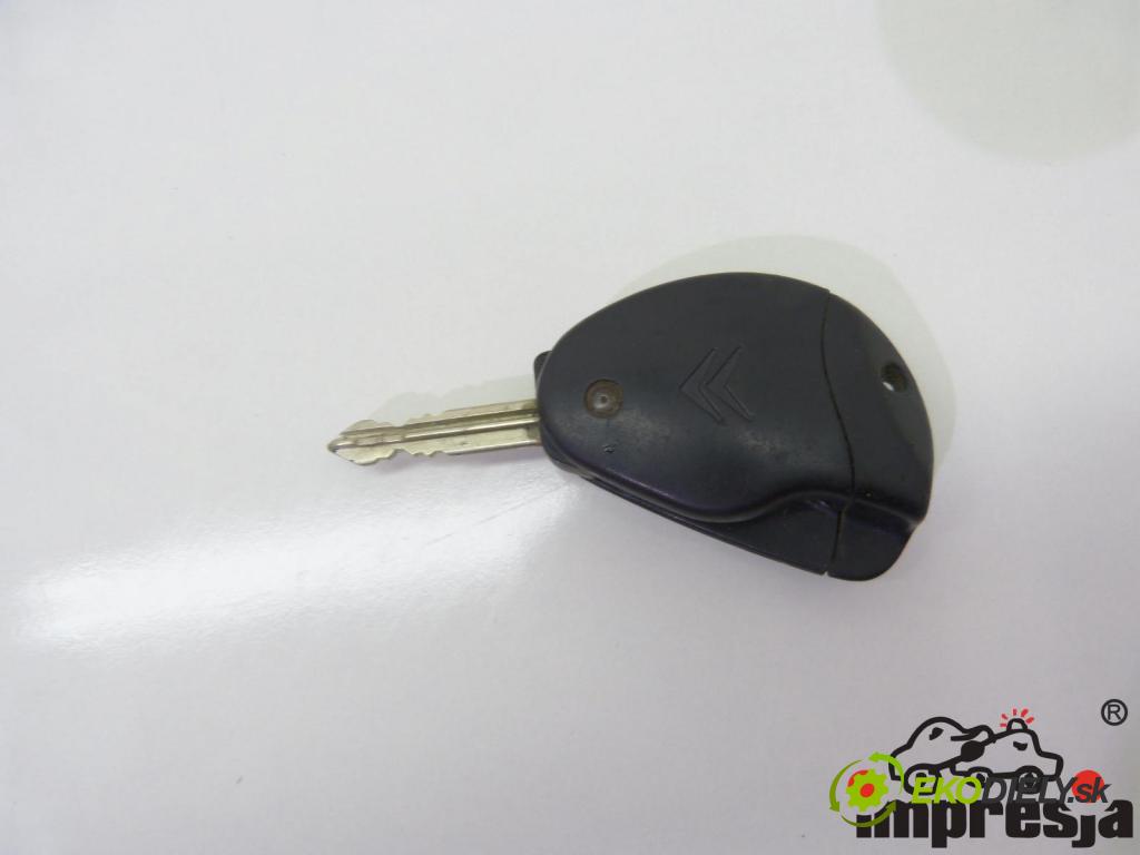 Citroen Xantia 1.8 16V 110 hp  81 kW 1800 cm3  spínačka  (Spínací skříňky a klíče)