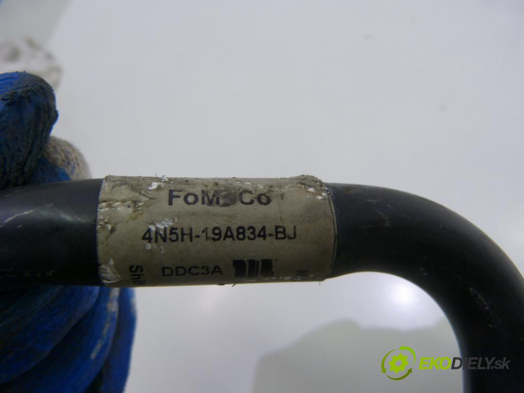 Volvo S40 II 2004-2012 1.6 KAT 109 HP  80 kW 1600 cm3  Rúrka klimatizácie