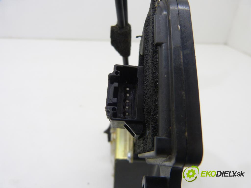 Mazda 2 I 2003-2007 1.4 16V   1400 cm3  zámok zadní část levý