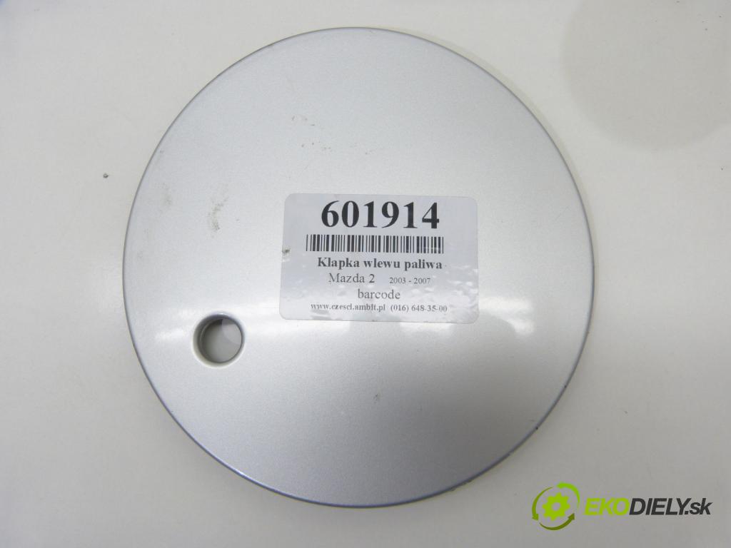 Mazda 2 I 2003-2007 1.4 16V   1400 cm3  Dvierka nádrže paliva  (Ostatné)