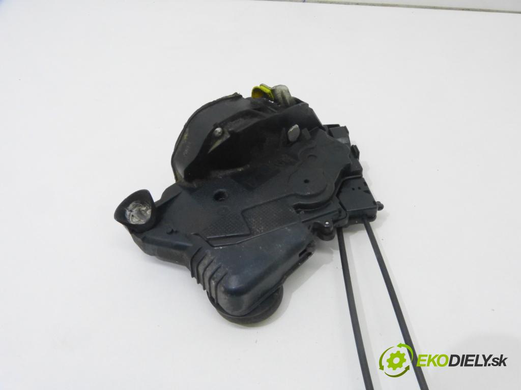 Toyota Yaris II 2005-2011 1.3 16V VVTI 87 hp  64 kW 1300 cm3  zámok přední část levý