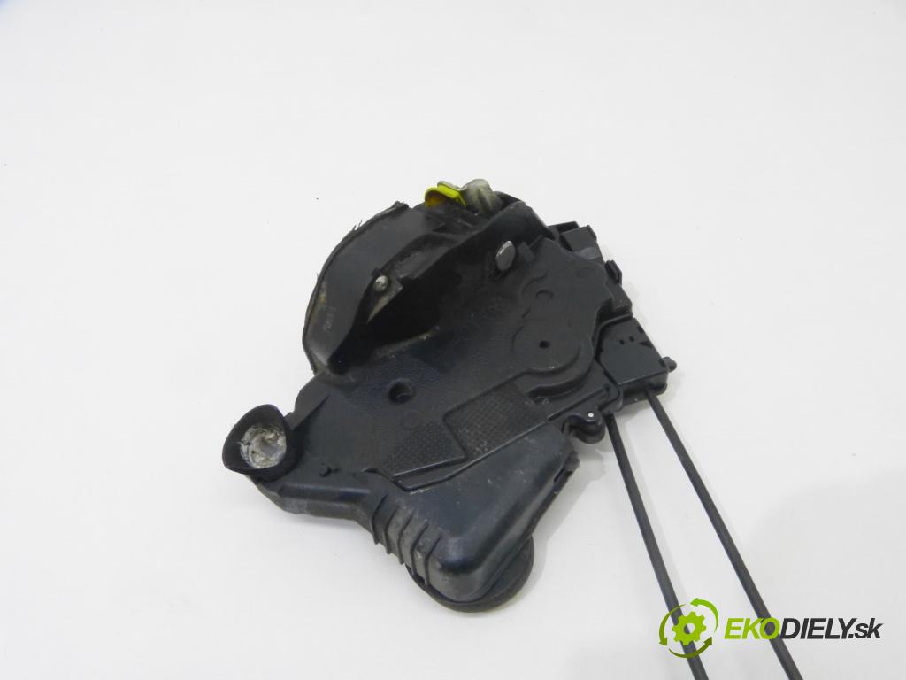 Toyota Yaris II 2005-2011 1.3 16V VVTI 87 hp  64 kW 1300 cm3  zámok přední část levý