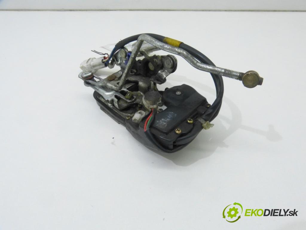 Suzuki Swift 1989-2004 1.0 53km 39 kW 1000 cm3 zámok přední část pravý