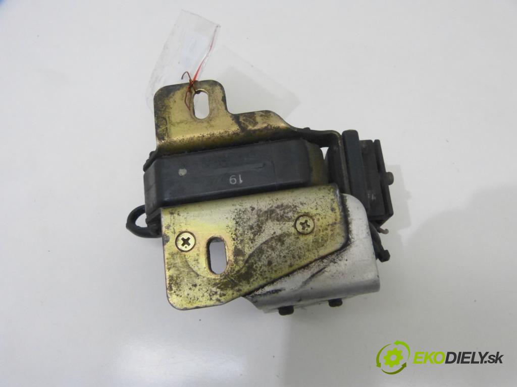 Audi 100 C4 1991-1994 2.3 Vstrek mech 133 HP  98 kW 2300 cm3  Cievka zapaľovacia  (Zapaľovacie cievky, moduly)