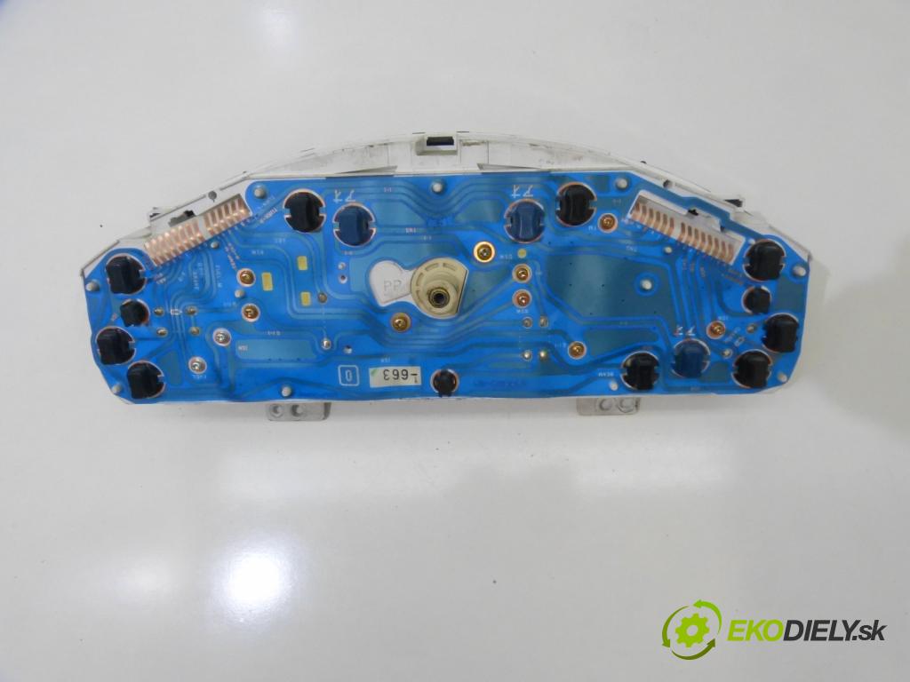 Mazda Demio 1.3 16V 63 hp  46 kW 1300 cm3  prístrojovka  (Přístrojové desky, displeje)