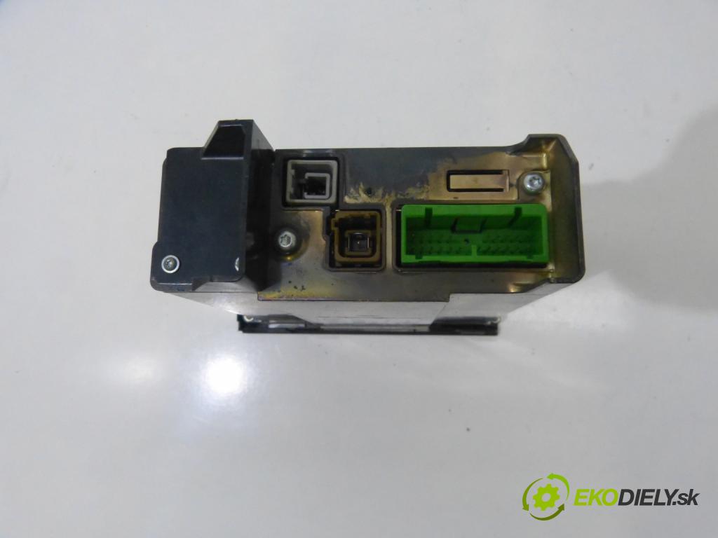 Volvo XC70 II 2000-2007 2.4d 163 HP  120 kW 2400 cm3  telefón  (Audio zariadenia)