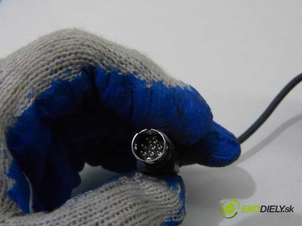 Volvo XC70 II 2000-2007 2.4d 163 hp  120 kW 2400 cm3  telefón  (Audio zařízení)