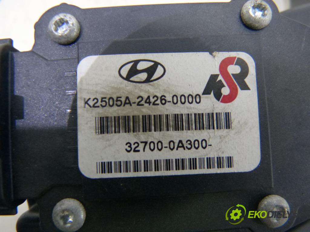 Hyundai Sonata V 2004-2009 2.4 16V 162 HP  119 kW 2400 cm3  pedále  (Pedále)