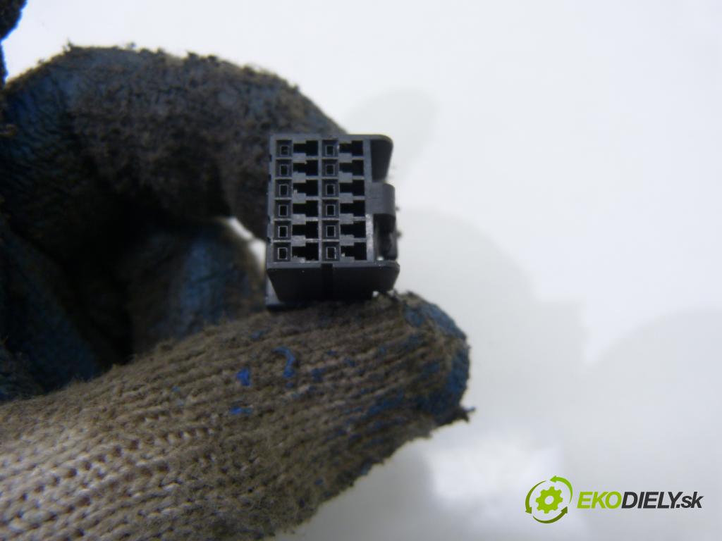 Renault Espace III 1997-2003 2.0 8V 114 hp  84 kW 2000 cm3  zpětné zrcátko levé