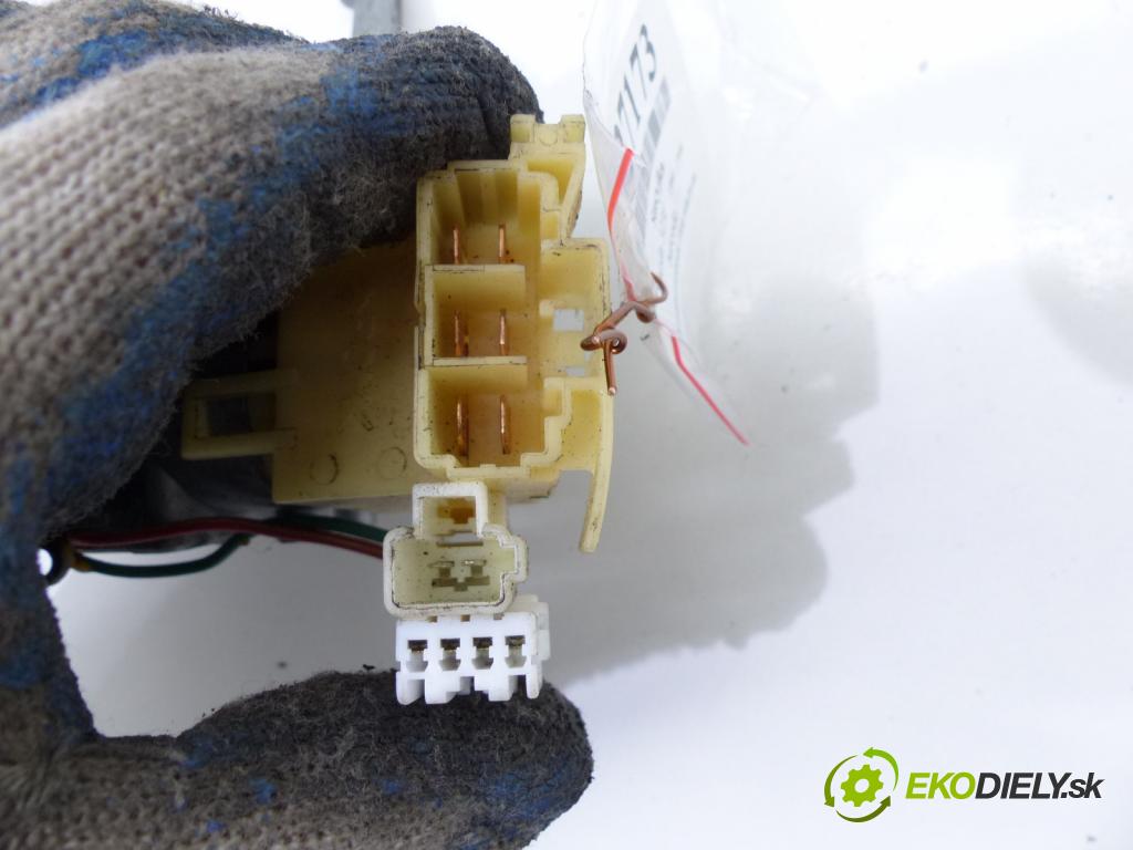 Mazda 323f 1.5 16V 88 hp  65 kW 1500 cm3  spínačka  (Spínací skříňky a klíče)