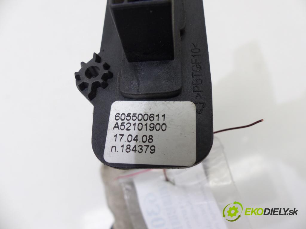 Renault Kangoo II 2008- 1.5 DCI 68 HP  50 kW 1500 cm3  Výhrevné teleso, radiátor kúrenia  (Radiátory kúrenia)