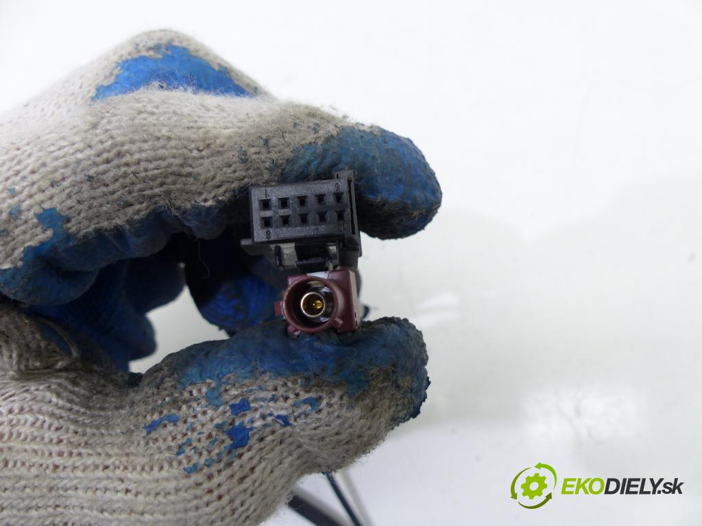 Mercedes B W245 2005-2011 2.0 CDI 109 hp  80 kW 2000 cm3  telefón  (Audio zařízení)