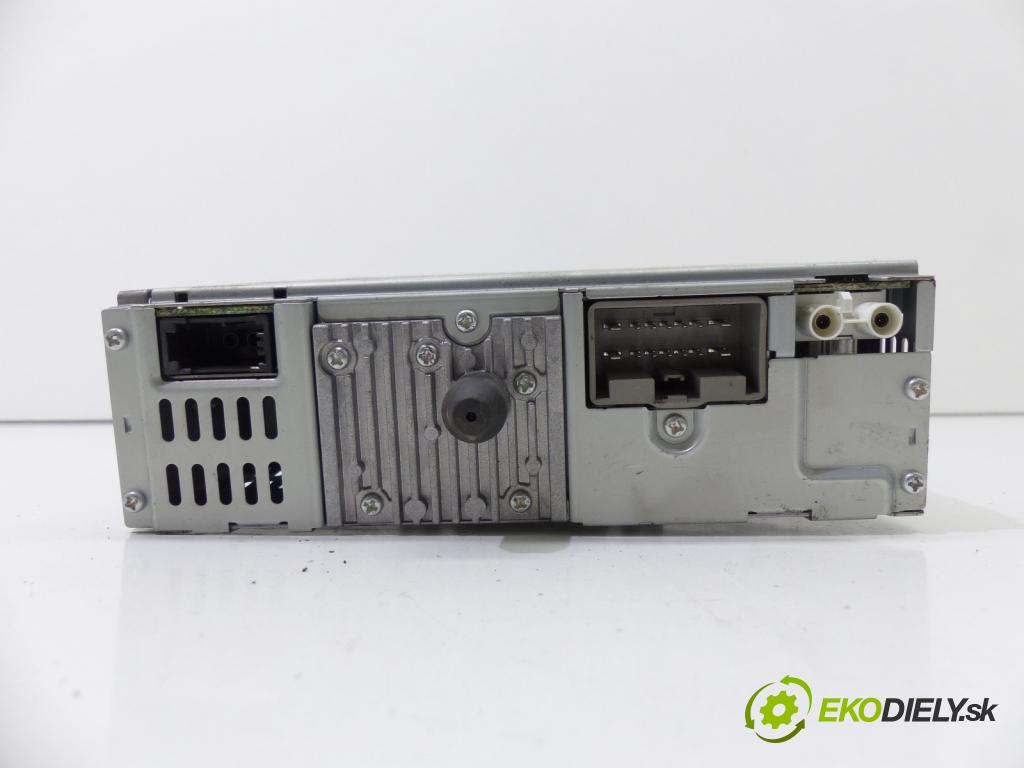 Volvo V50 2.0 KAT 136hp  100 kW 2000 cm3  RADIO  (Audio zařízení)