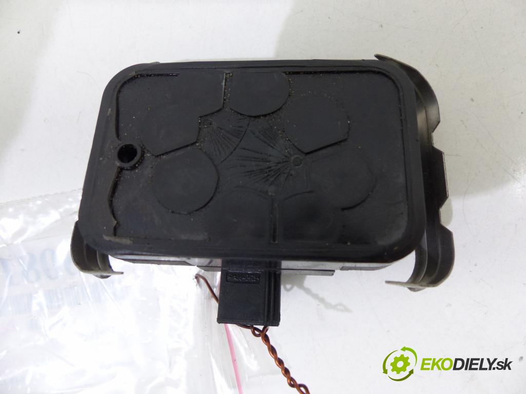 Volvo V50 2.0 KAT 136 HP  100 kW 2000 cm3  Snímač dažďa  (Snímače dažďa)