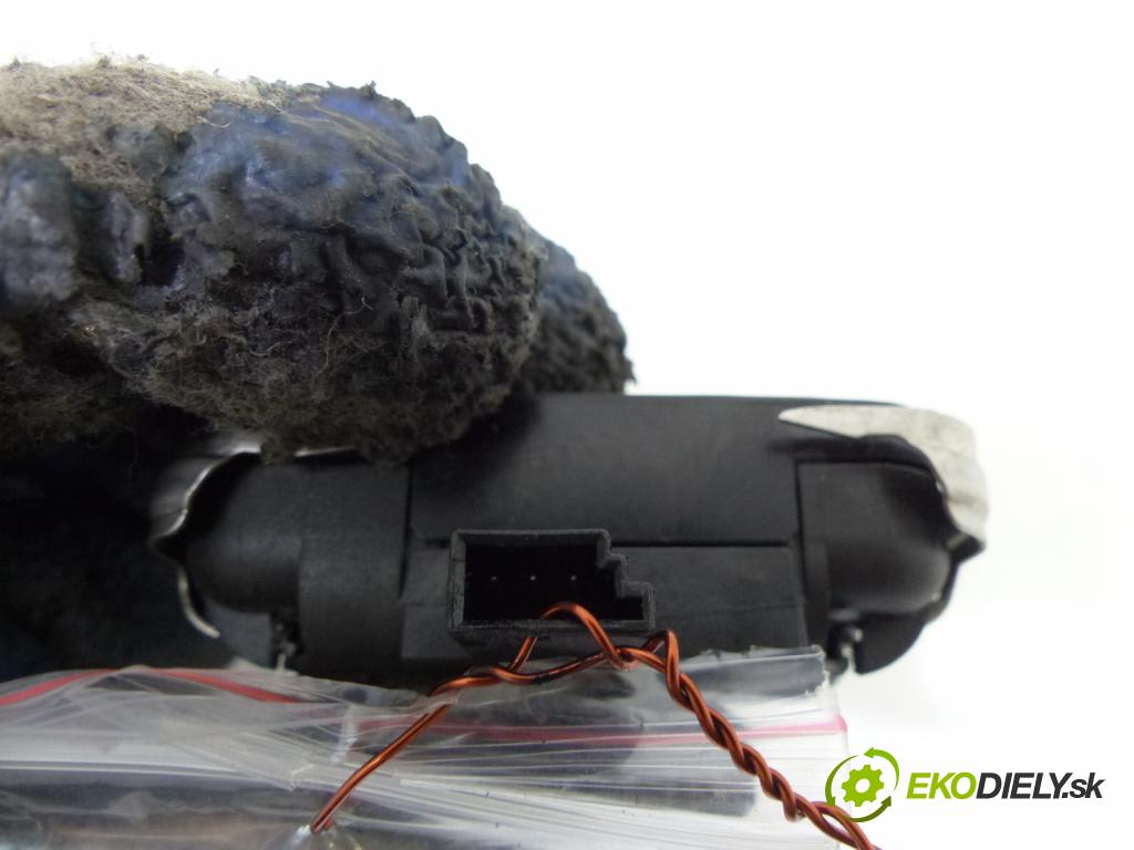 Volvo V50 2.0 KAT 136 HP  100 kW 2000 cm3  Snímač dažďa  (Snímače dažďa)