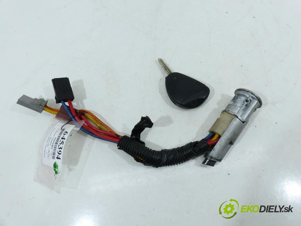 Citroen Xantia 2.0 HDI 109 hp  80 kW 2000 cm3  spínačka  (Spínací skříňky a klíče)