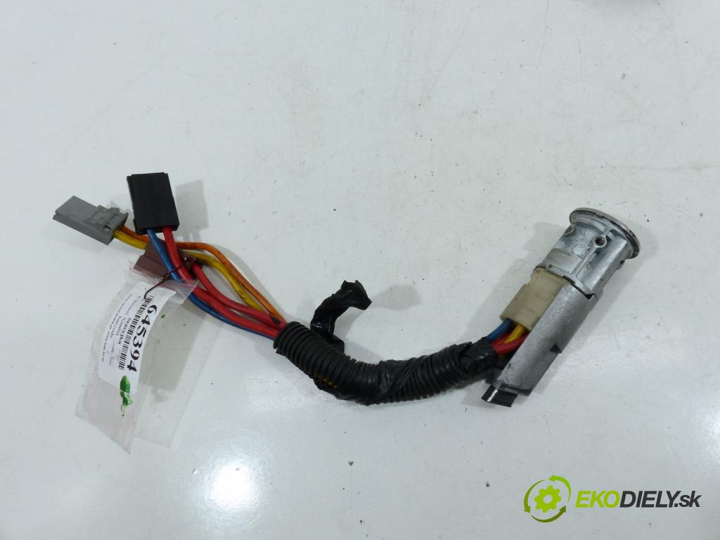 Citroen Xantia 2.0 HDI 109 hp  80 kW 2000 cm3  spínačka  (Spínací skříňky a klíče)