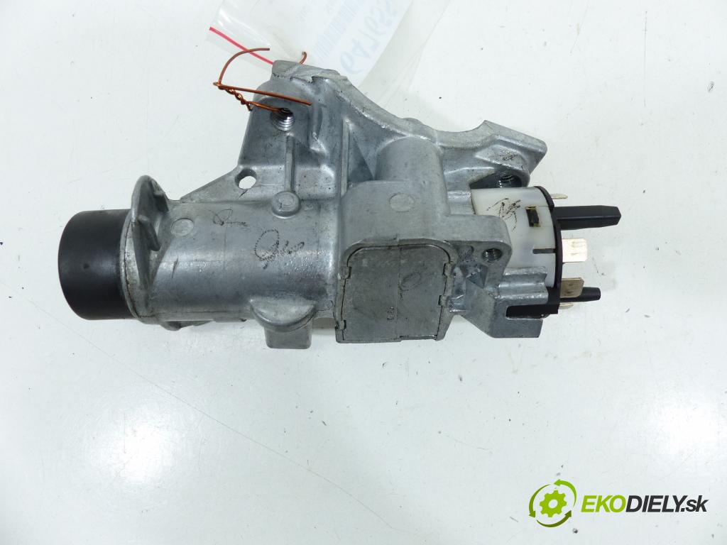 Audi A4 B5 1994-2001 1.9 TDI 90 HP  66 kW 1900 cm3  spinačka  (Spínacie skrinky a kľúče)