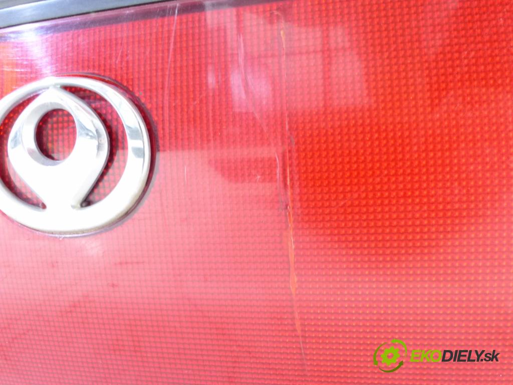 Mazda 323f 1.5 16V 88 HP  65 kW 1500 cm3  zadná kapota  (Zadné kapoty)