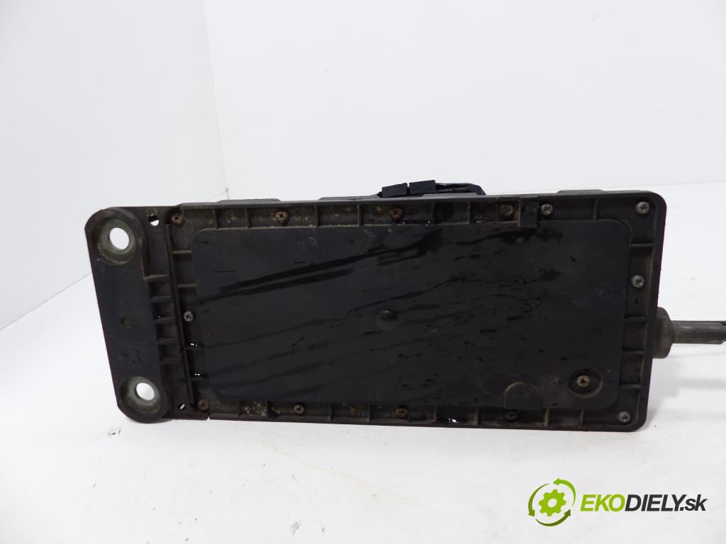 Vw Golf IV 1997-2003 1.9 TDI 110 HP  81 kW 1900 cm3  Kulisa - -  (Rýchlostné páky / kulisy)