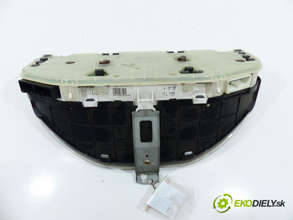 Mazda 323f 1.6 16V 98 hp  72 kW 1600 cm3  prístrojovka  (Přístrojové desky, displeje)