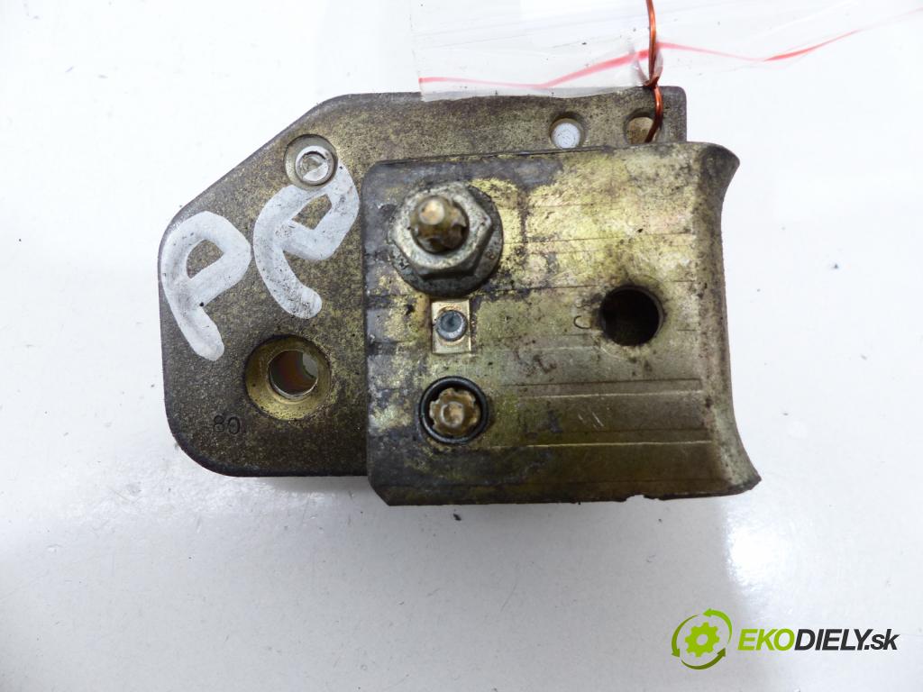 Opel Arena 1.9D 60 hp  44 kW 1900 cm3  zámok přední část pravý