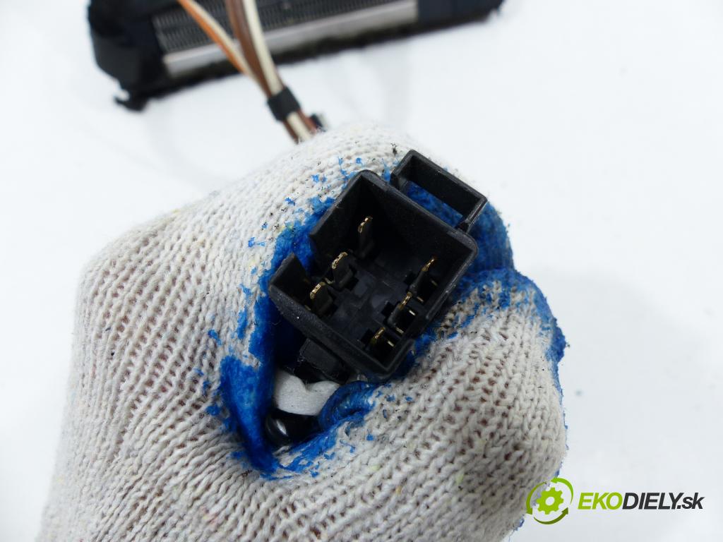 Mercedes ML W163 1997-2005 4.0 CDI 250 hp  184 kW 4000 cm3  topné těleso radiátor topení  (Radiátory topení)