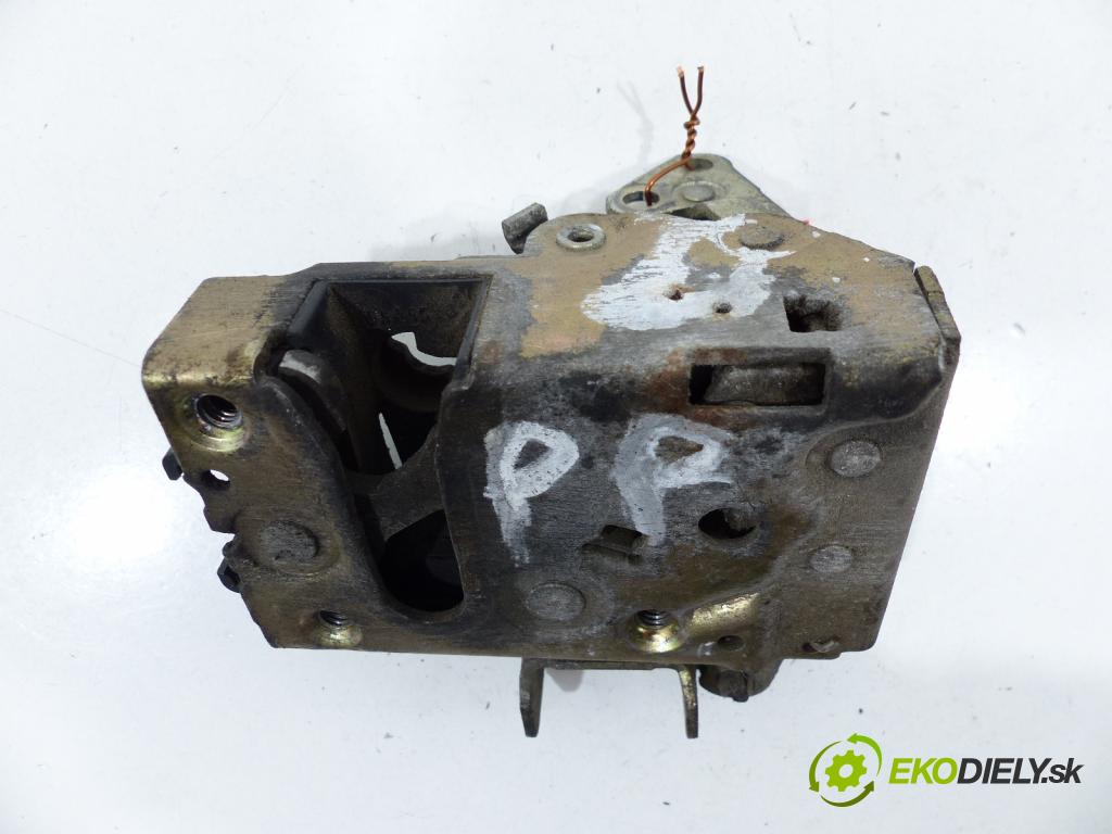Peugeot 106 1.1 8V 60 hp  44 kW 1100 cm3  zámok přední část pravý 