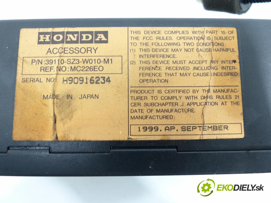 Honda Legend 3.5 V6 205 hp  151 kW 3500 cm3  měnič CD  (CD měniče)