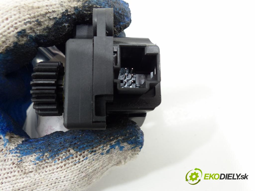Citroen C4 2004-2011 2.0 16V 140 HP  103 kW 2000 cm3  Motorček kúrenia