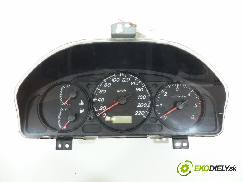 Mazda Premacy 2.0 DITD 101 hp  74 kW 2000 cm3  prístrojovka  (Přístrojové desky, displeje)
