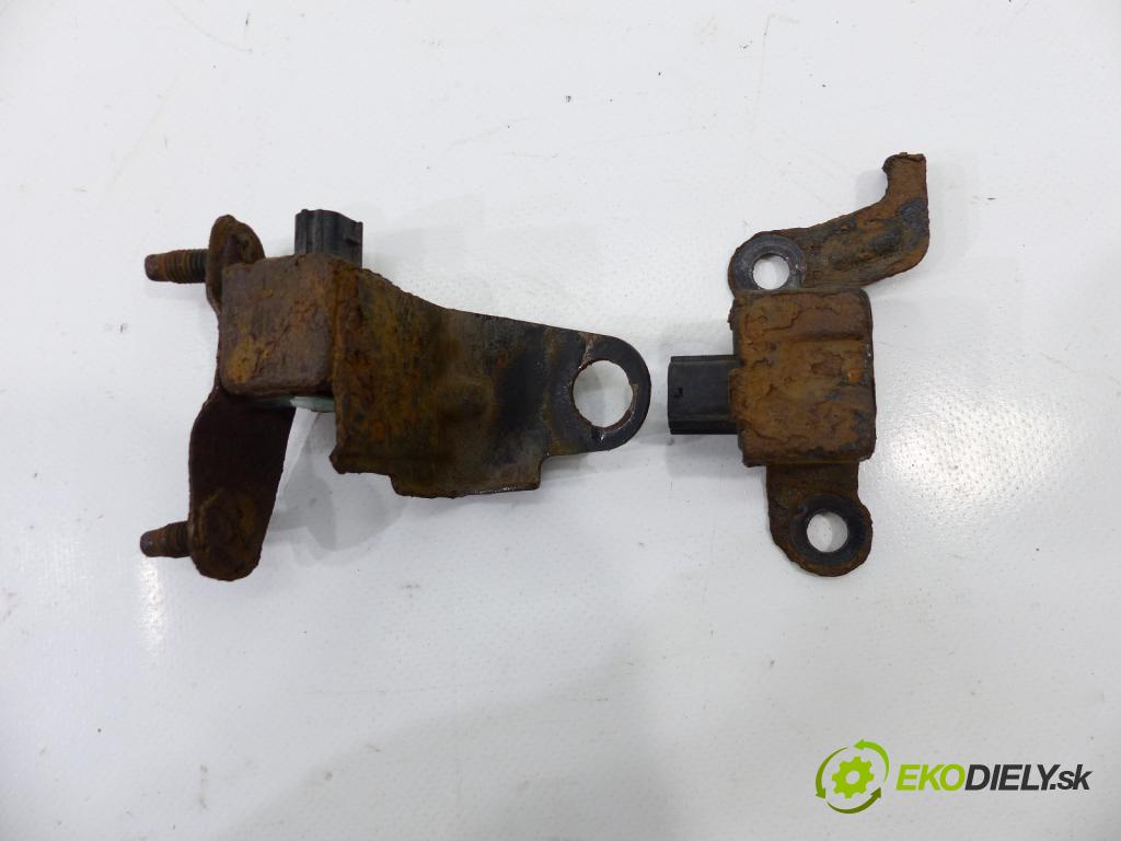Toyota Corolla E11 1997-2002 1.4 16V VVTI 97 hp  71 kW 1400 cm3  silenbloku vzduchové