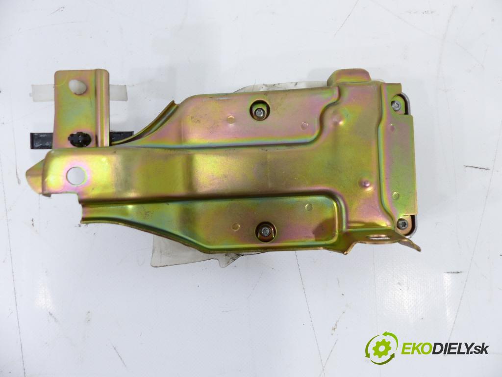 Toyota Corolla E11 1997-2002 1.4 16V VVTI 97 hp  71 kW 1400 cm3  silenbloku vzduchové