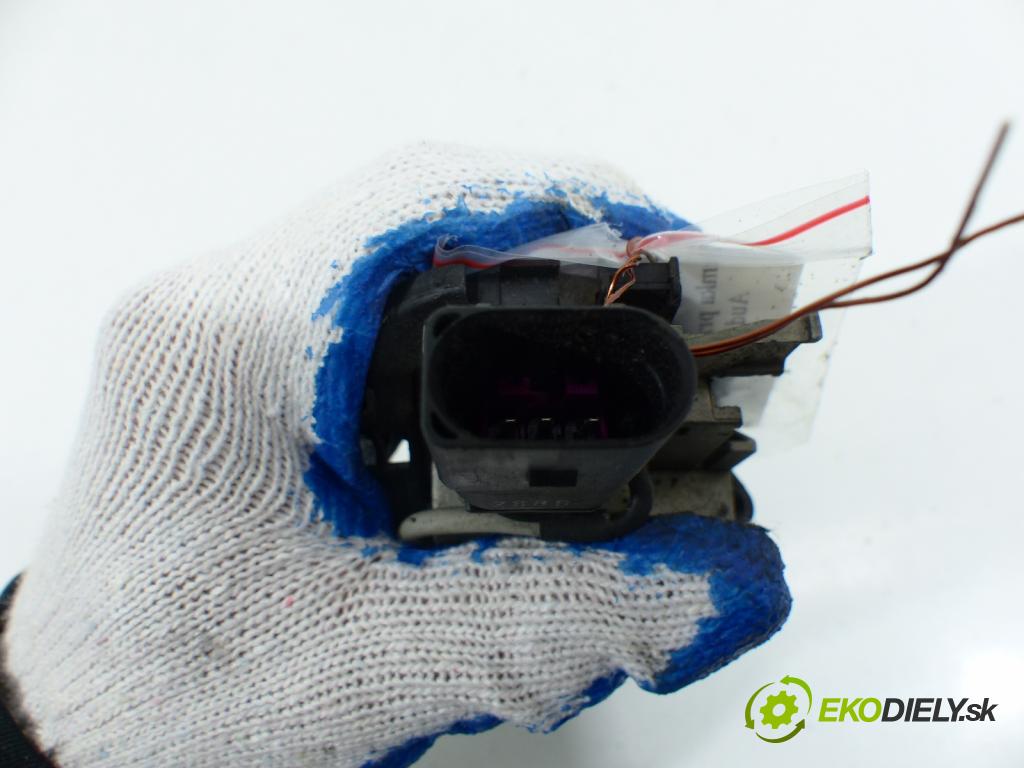 Audi A3 8L 1996-2003 1.9 TDI 110 HP  81 kW 1900 cm3  Kľučka predný pravá vonkajšia  (Ostatné)