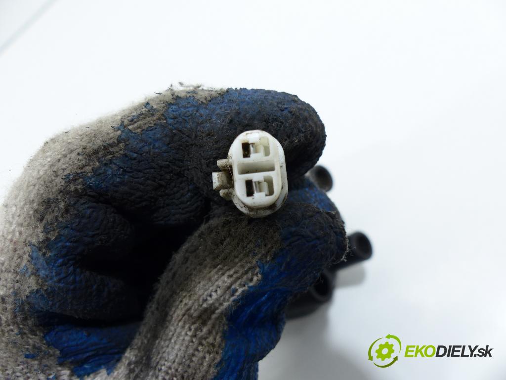 Suzuki Wagon R+ 1.0 8V   1000 cm3  Rozdeľovač -  (Rozdeľovače)