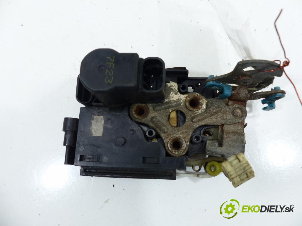 Daewoo Leganza 2.0 16V 133 HP  98 kW 2000 cm3  zámok predný pravy