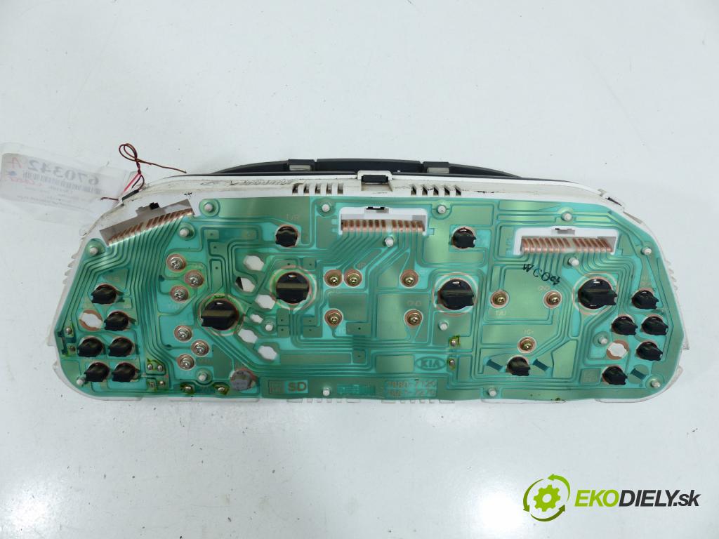 Kia Shuma 1.6 16V 102 hp  75 kW 1600 cm3  prístrojovka  (Přístrojové desky, displeje)